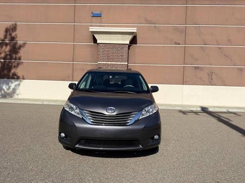 Gray 2013 Toyota Sienna XLE
