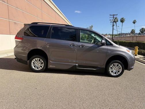 Gray 2013 Toyota Sienna XLE