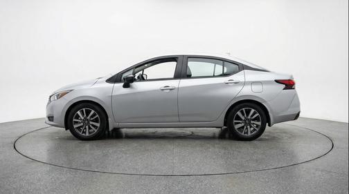 Gun Metallic 2025 Nissan Versa 1.6 SV