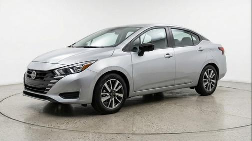 Gun Metallic 2025 Nissan Versa 1.6 SV