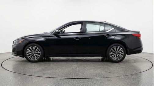 Super Black 2025 Nissan Altima SV FWD