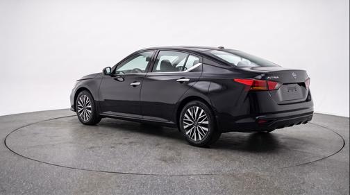 Super Black 2025 Nissan Altima SV