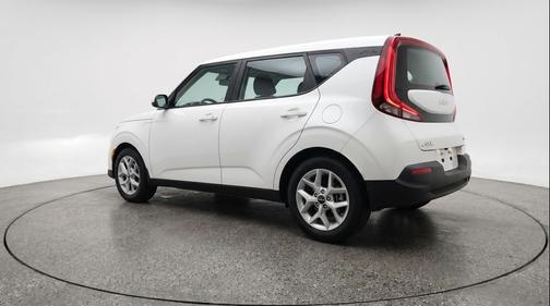 Snow White Pearl 2025 Kia Soul LX