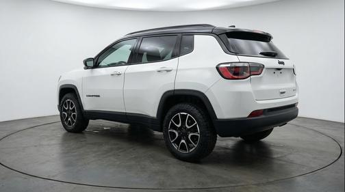 Bright White Clearcoat 2025 Jeep Compass Trailhawk