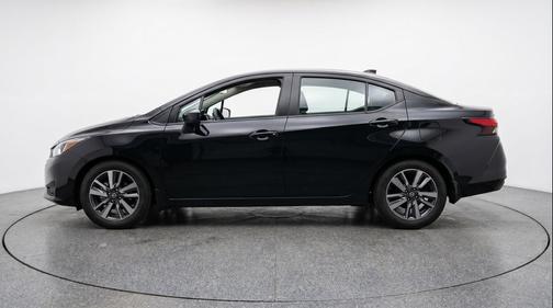 Super Black 2025 Nissan Versa 1.6 SV