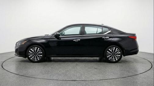 Super Black 2025 Nissan Altima SV FWD