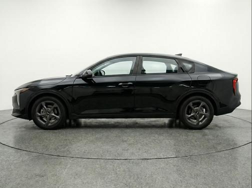 Aurora Black Pearl 2025 Kia K4 LXS