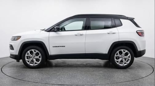 Bright White Clearcoat 2025 Jeep Compass Latitude