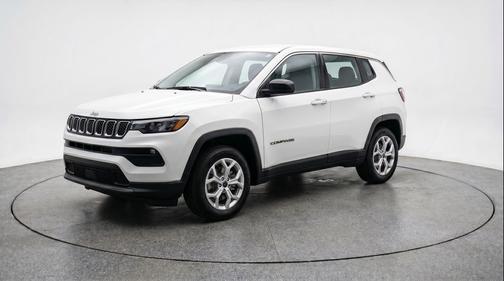 Bright White Clearcoat 2025 Jeep Compass Latitude