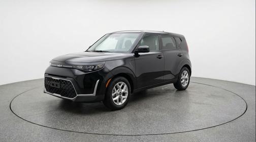 Fusion Black 2025 Kia Soul LX