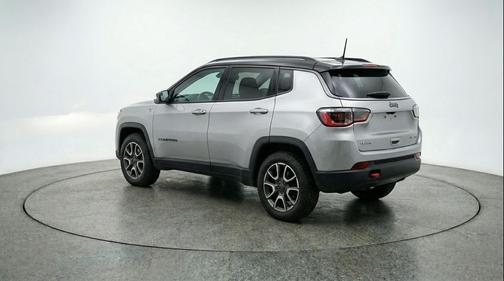 Silver Zynith Metallic Clearcoat 2025 Jeep Compass Trailhawk