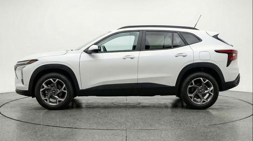 Summit White 2025 Chevrolet Trax LT