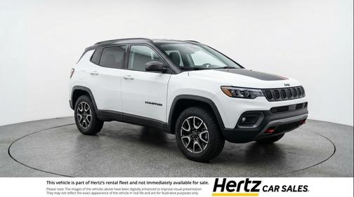 Silver Zynith Metallic Clearcoat 2025 Jeep Compass Trailhawk