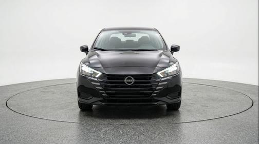 Super Black 2025 Nissan Versa 1.6 SV