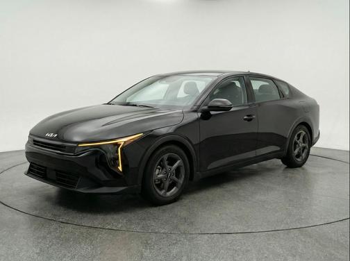 Aurora Black Pearl 2025 Kia K4 LXS
