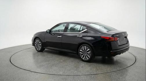 Super Black 2025 Nissan Altima SV FWD