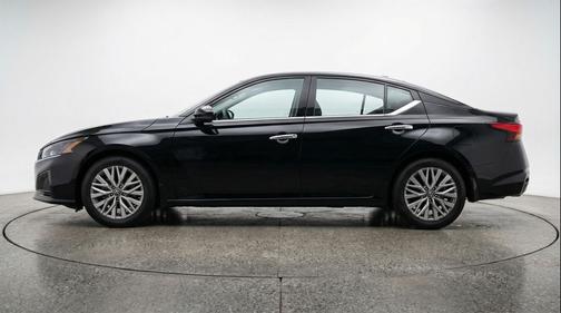 Super Black 2025 Nissan Altima SV FWD
