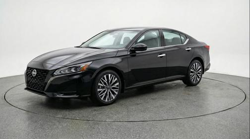 Super Black 2025 Nissan Altima SV FWD