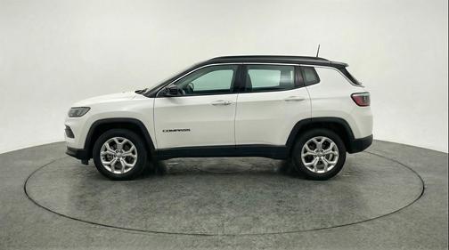 Bright White Clearcoat 2025 Jeep Compass Latitude