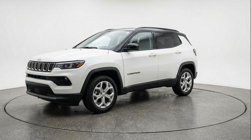 Bright White Clearcoat 2025 Jeep Compass Latitude