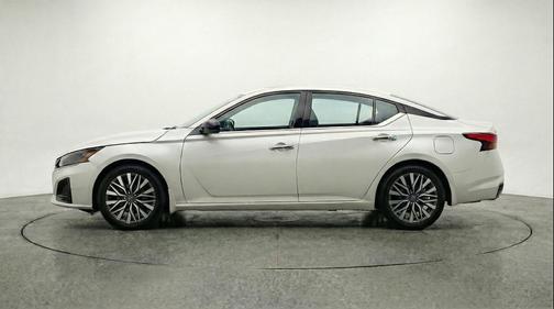 Glacier White 2025 Nissan Altima SV FWD