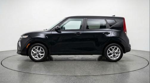Fusion Black 2025 Kia Soul LX