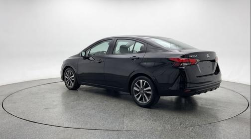 Super Black 2025 Nissan Versa 1.6 SV