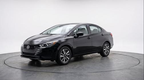 Super Black 2025 Nissan Versa 1.6 SV