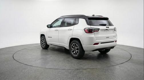 Bright White Clearcoat 2025 Jeep Compass Trailhawk