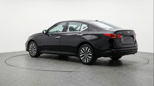 Super Black 2025 Nissan Altima SV FWD
