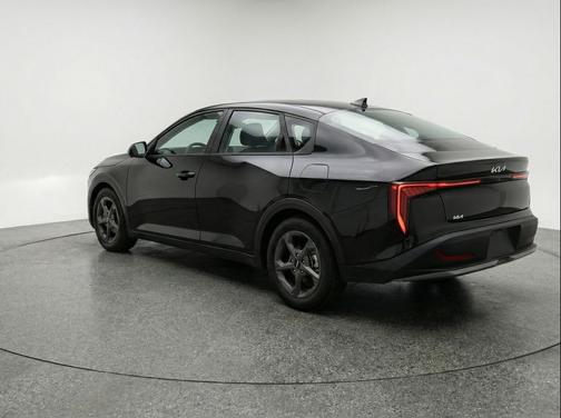 Aurora Black Pearl 2025 Kia K4 LXS
