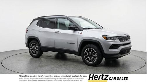 Silver Zynith Metallic Clearcoat 2025 Jeep Compass Trailhawk