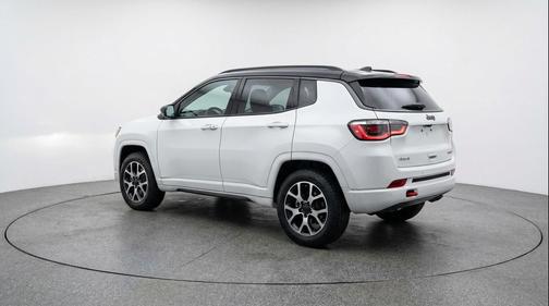 Bright White Clearcoat 2025 Jeep Compass Trailhawk