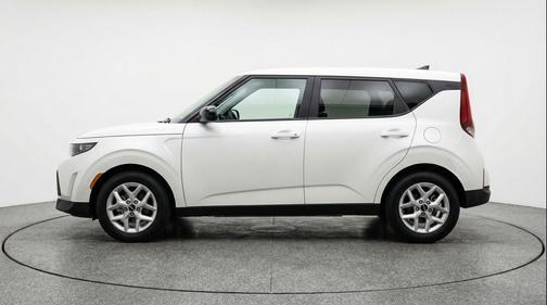 Snow White Pearl 2025 Kia Soul LX