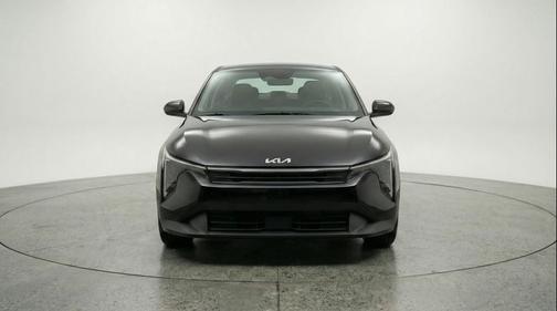 Aurora Black Pearl 2025 Kia K4 LXS