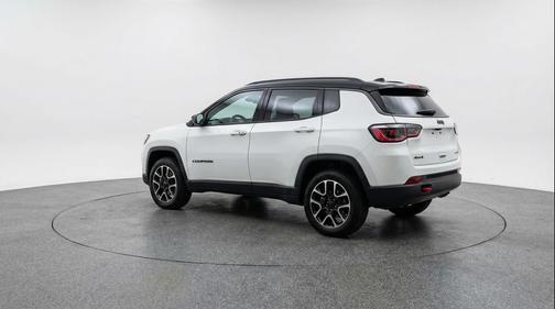 Bright White Clearcoat 2025 Jeep Compass Trailhawk