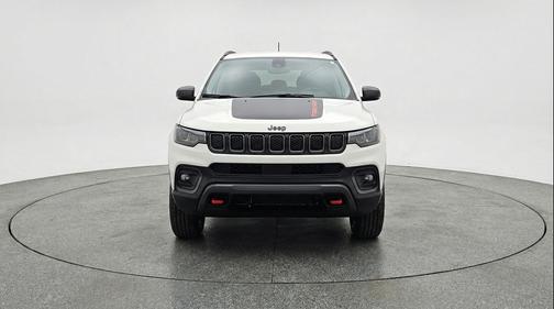 Bright White Clearcoat 2025 Jeep Compass Trailhawk