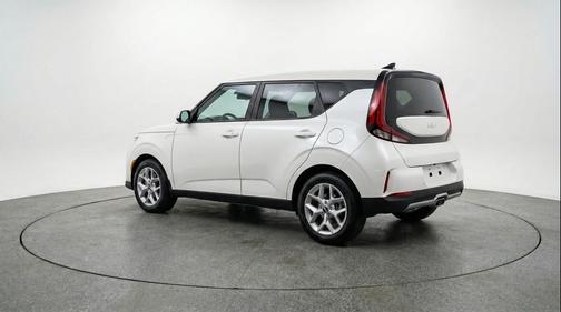 Snow White Pearl 2025 Kia Soul LX