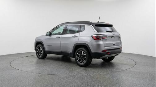 Silver Zynith Metallic Clearcoat 2025 Jeep Compass Trailhawk