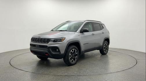 Silver Zynith Metallic Clearcoat 2025 Jeep Compass Trailhawk