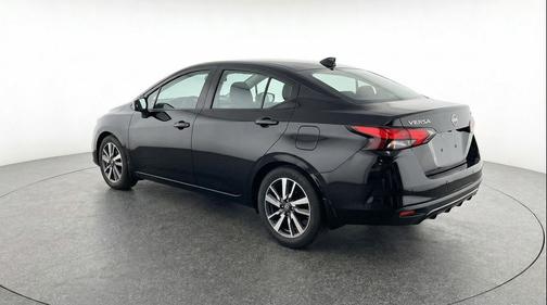 Super Black 2025 Nissan Versa 1.6 SV