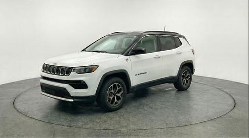 Bright White Clearcoat 2025 Jeep Compass Trailhawk