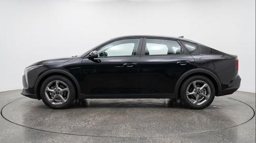 Aurora Black Pearl 2025 Kia K4 LXS