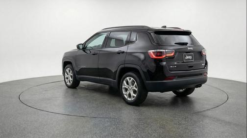 Diamond Black Crystal Pearlcoat 2025 Jeep Compass Latitude
