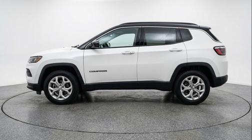 Bright White Clearcoat 2025 Jeep Compass Latitude