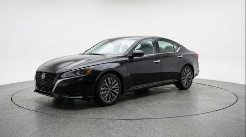 Super Black 2025 Nissan Altima SV FWD