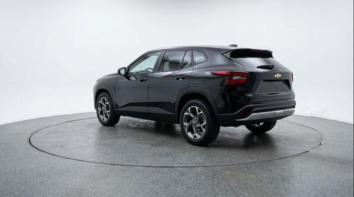 Mosaic Black Metallic 2025 Chevrolet Trax LT