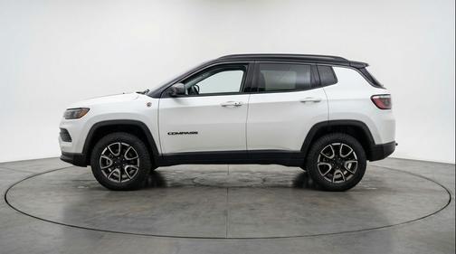 Bright White Clearcoat 2025 Jeep Compass Trailhawk
