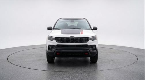 Bright White Clearcoat 2025 Jeep Compass Trailhawk