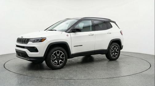 Bright White Clearcoat 2025 Jeep Compass Trailhawk